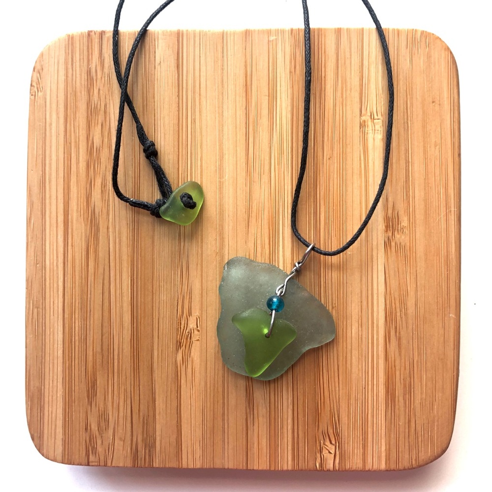 ** EVERYTHING $10 ** AUTHENTIC CANADIAN Sea Glass Necklace